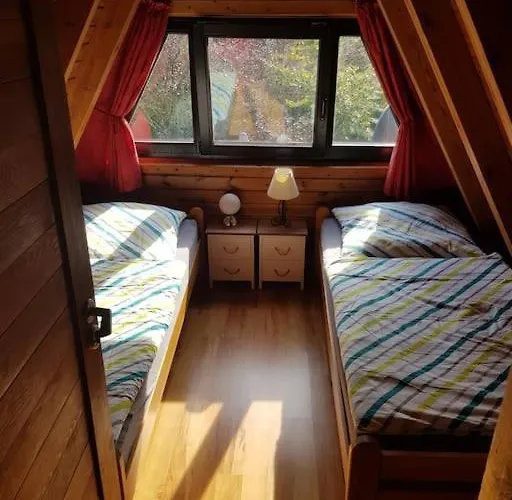 Nurdachhaus Auf Grossem Grundstueck 度假居 *
