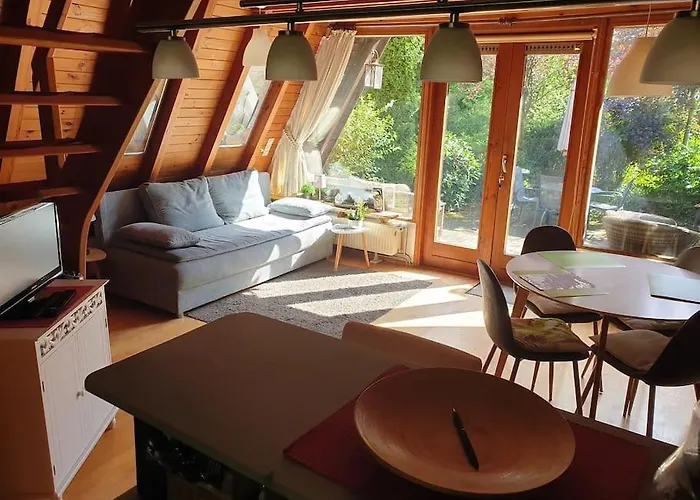 Nurdachhaus Auf Grossem Grundstueck *